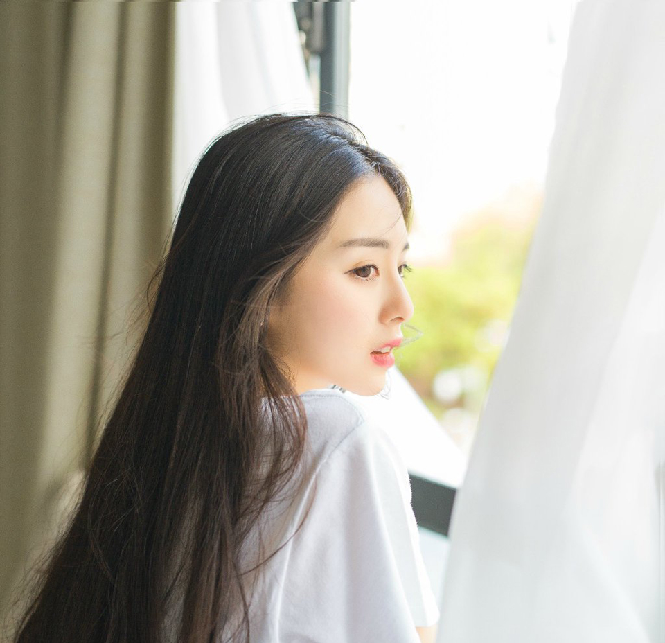 我是一位老人，净说些老话。对于时代，我是落伍者，没有什么良言贡献给现代婚姻。只是在物质至上的时代潮流下，想提醒年轻的朋友，男女结合最最重要的是感情，双方互相理解的程度。理解深才能互相欣赏吸引支持和鼓励，两情相悦。门当户对及其他，并不重要。