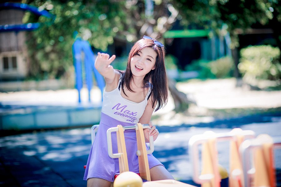 不论是多情诗句，漂亮的文章，还是闲暇的欢乐，什么都不能代替无比亲密的友谊。